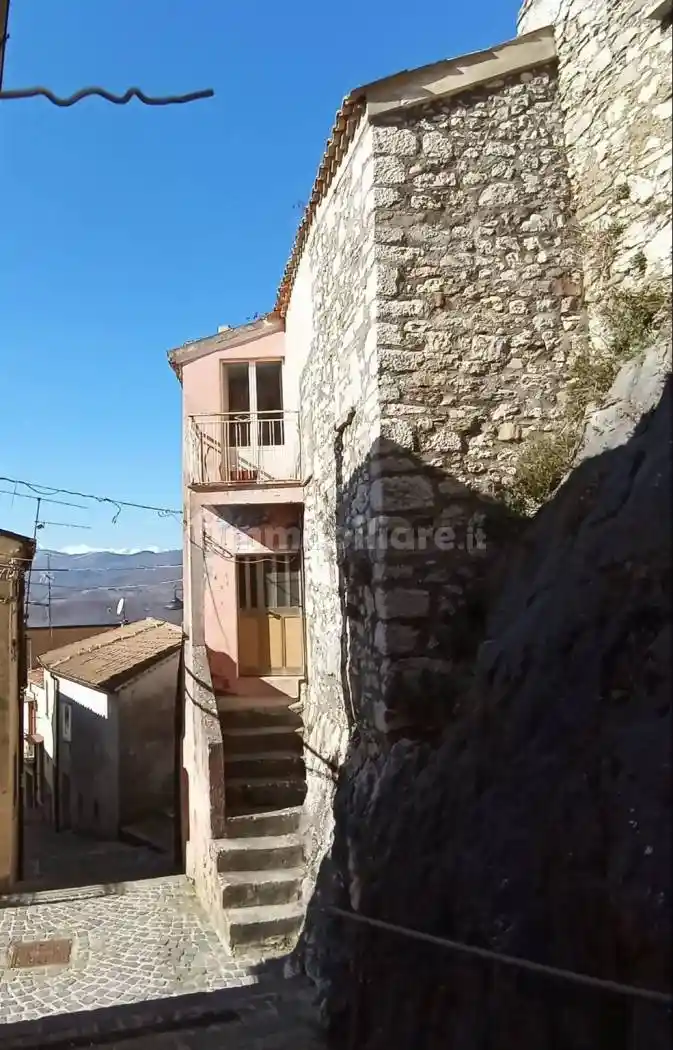 Casa indipendente in vendita a Roccasicura