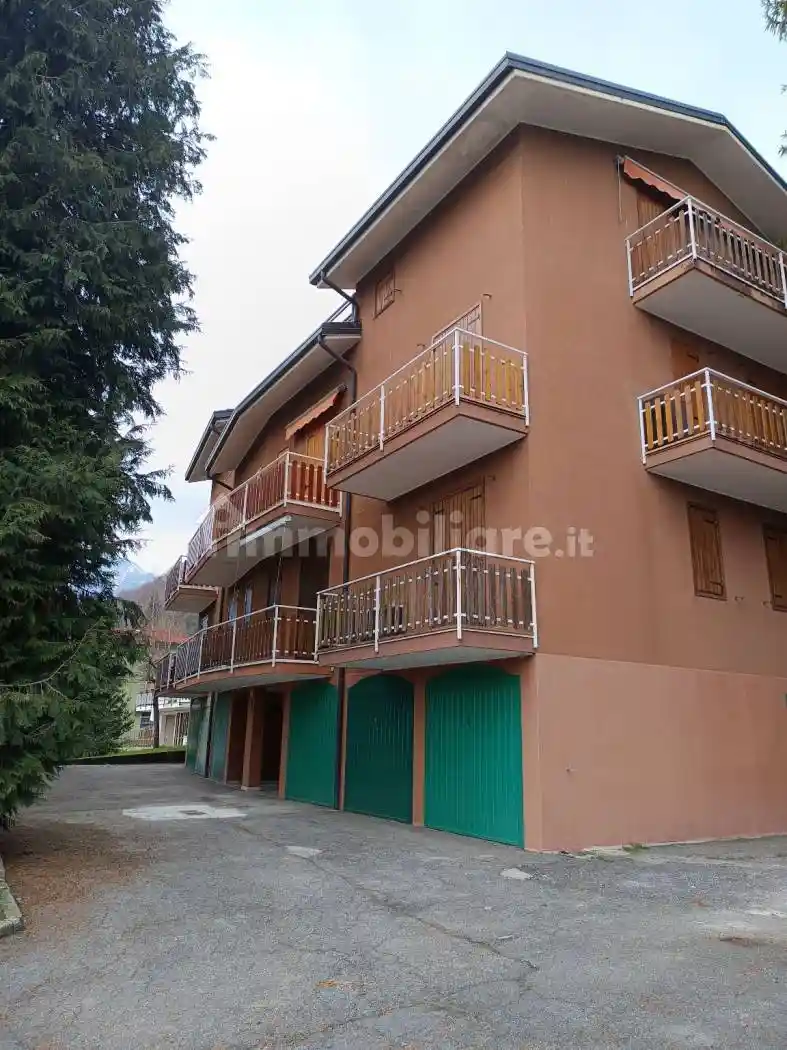 Appartamento in vendita a Gorno