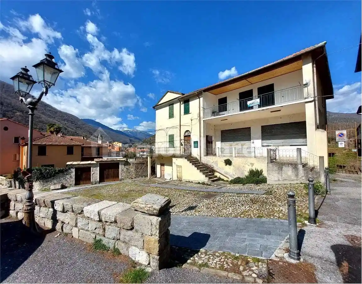 Casa indipendente in vendita a Pieve di Teco