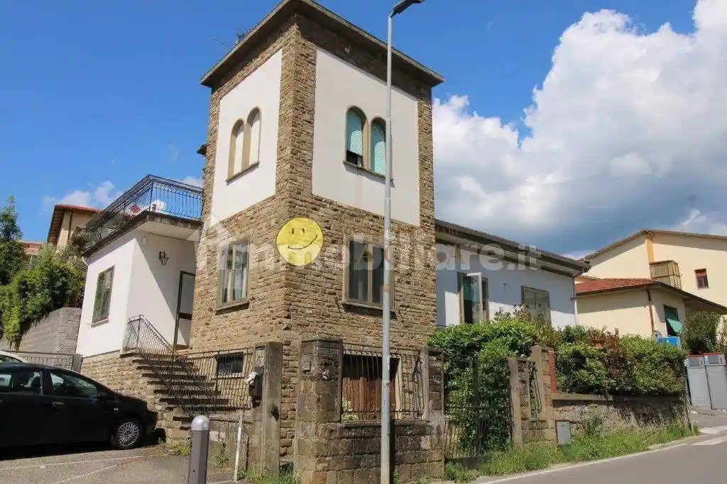 Casa indipendente in vendita a Reggello