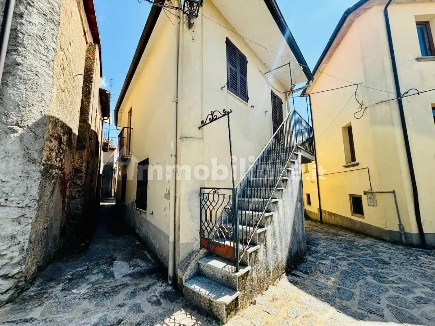 Casa indipendente in vendita a Torre di Ruggiero