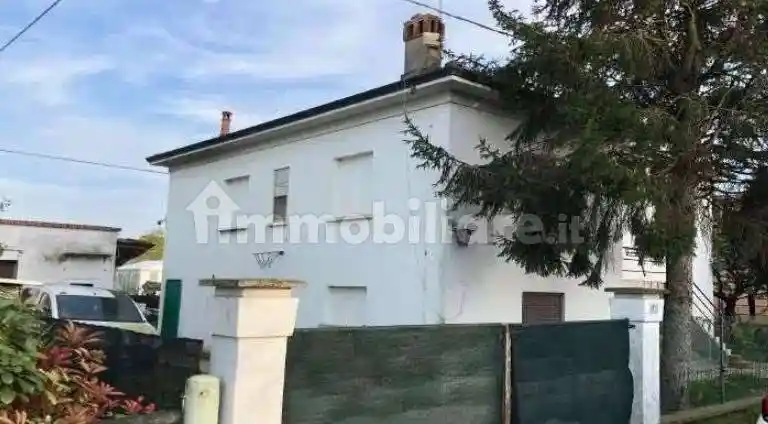 Casa indipendente in vendita a Lugo