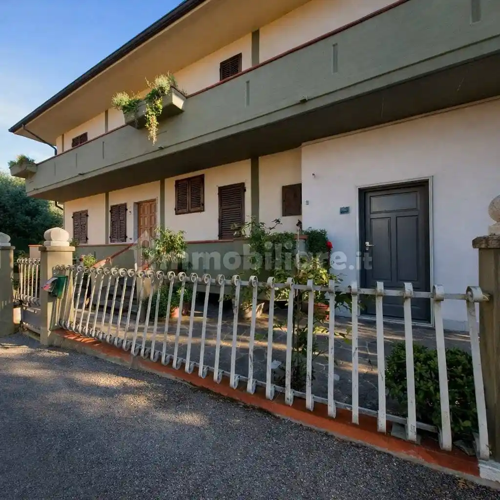 Casa indipendente in vendita a Massa