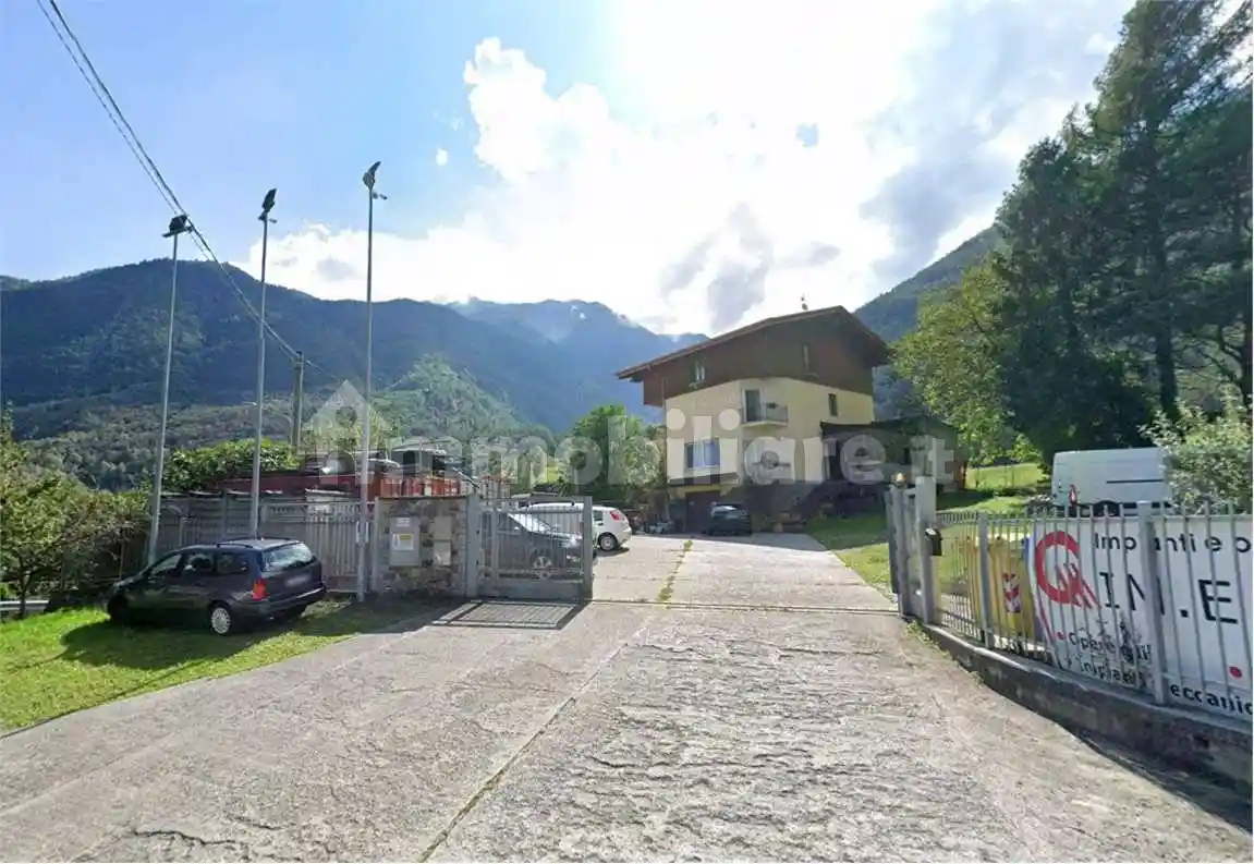 Palazzo - Stabile in vendita a Malonno