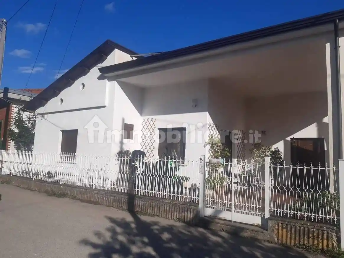 Villa in vendita a San Salvatore Telesino