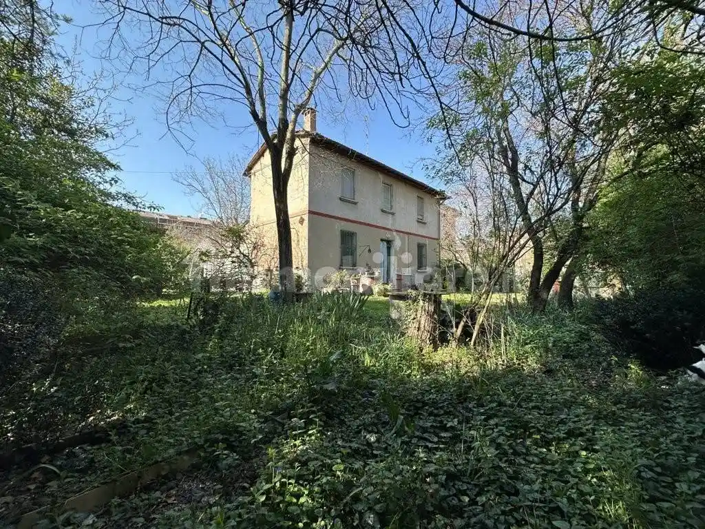 Villa in vendita a Imola