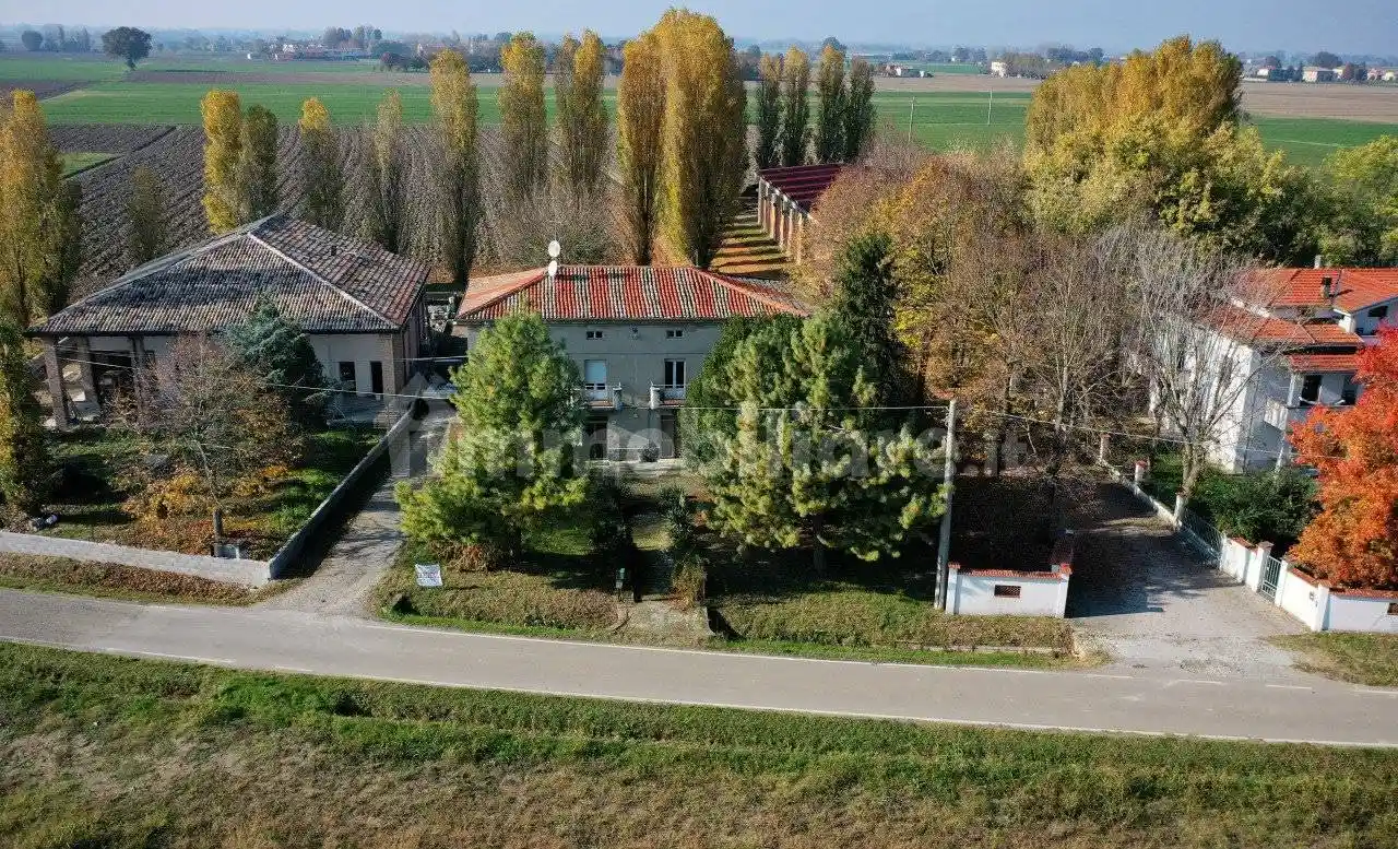 Villa in vendita a Parma