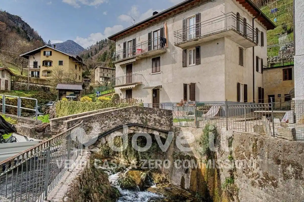 Villa in vendita a Santa Brigida