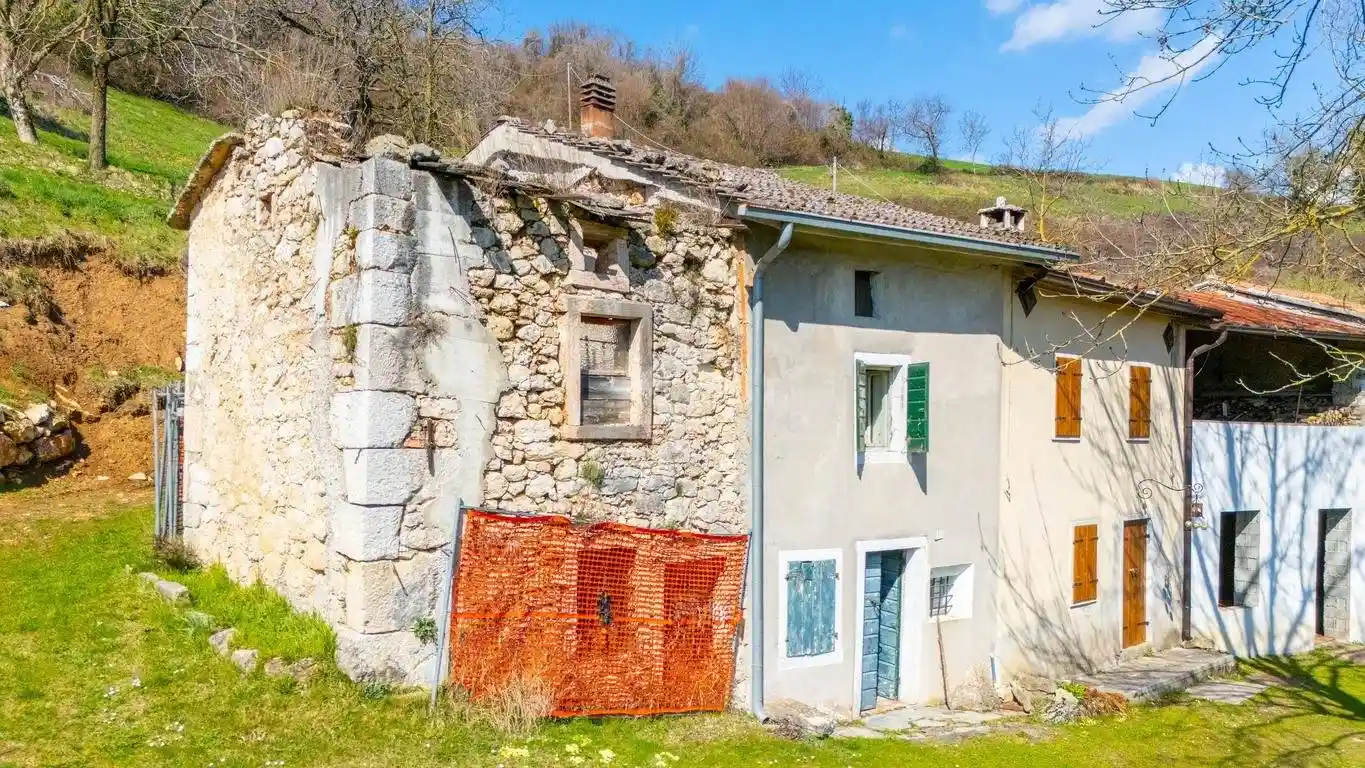 Rustico - Casale in vendita a Roverè Veronese