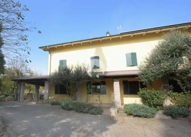 Villa in affitto a Modena
