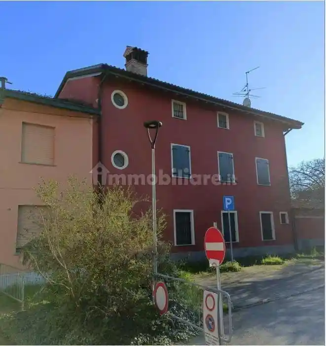 Palazzo - Stabile in vendita a Chieve