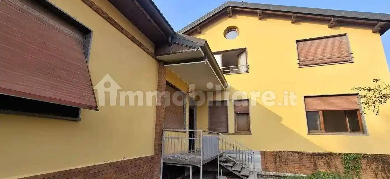 Villa in vendita a Vergiate