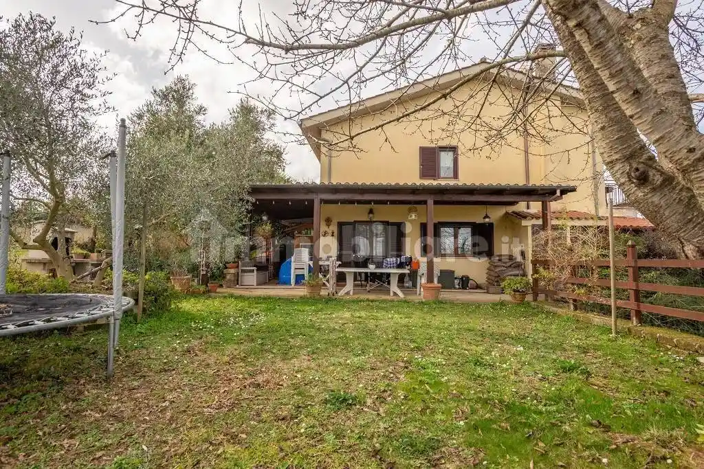 Villa in vendita a Bracciano