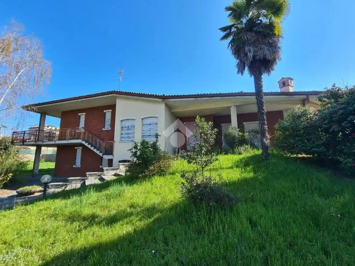Villa in vendita a Inveruno