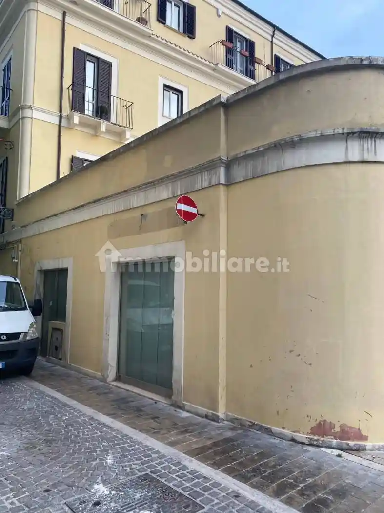 Palazzo - Stabile in vendita a Chieti