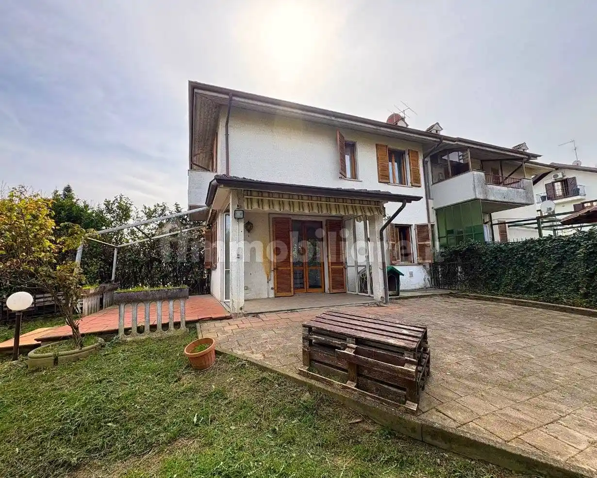 Casa indipendente in vendita a Godiasco Salice Terme