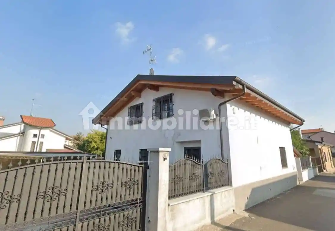 Villa in vendita a Inveruno