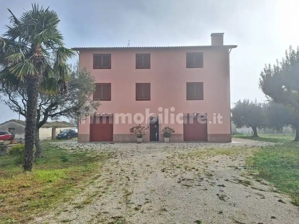 Rustico - Casale in vendita a San Severino Marche