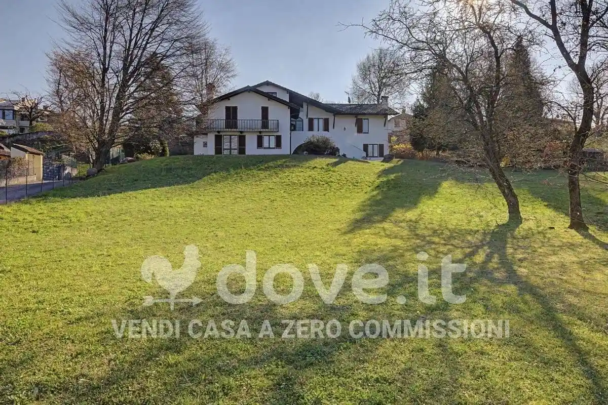 Villa in vendita a Malnate
