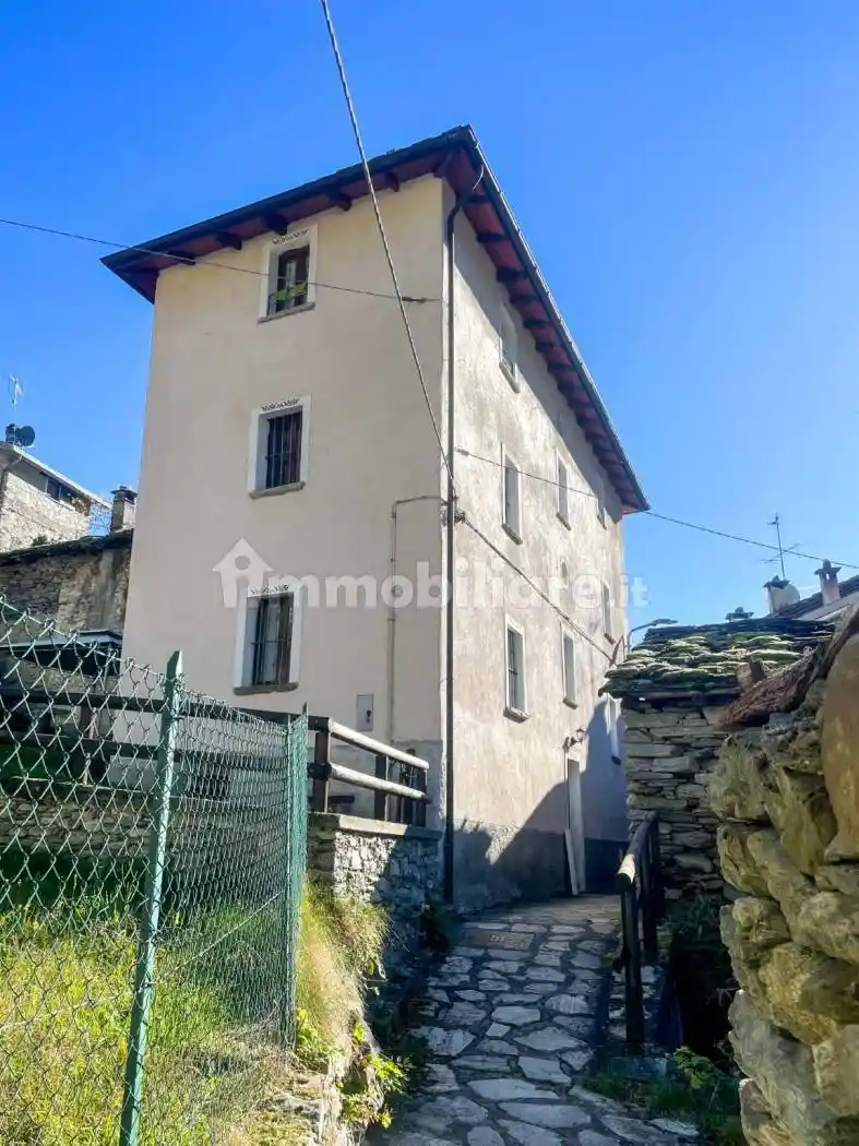 Villa in vendita a Spriana