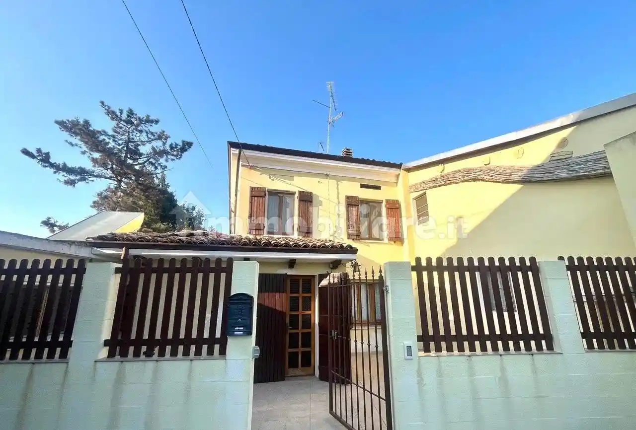 Villa in vendita a Luzzara