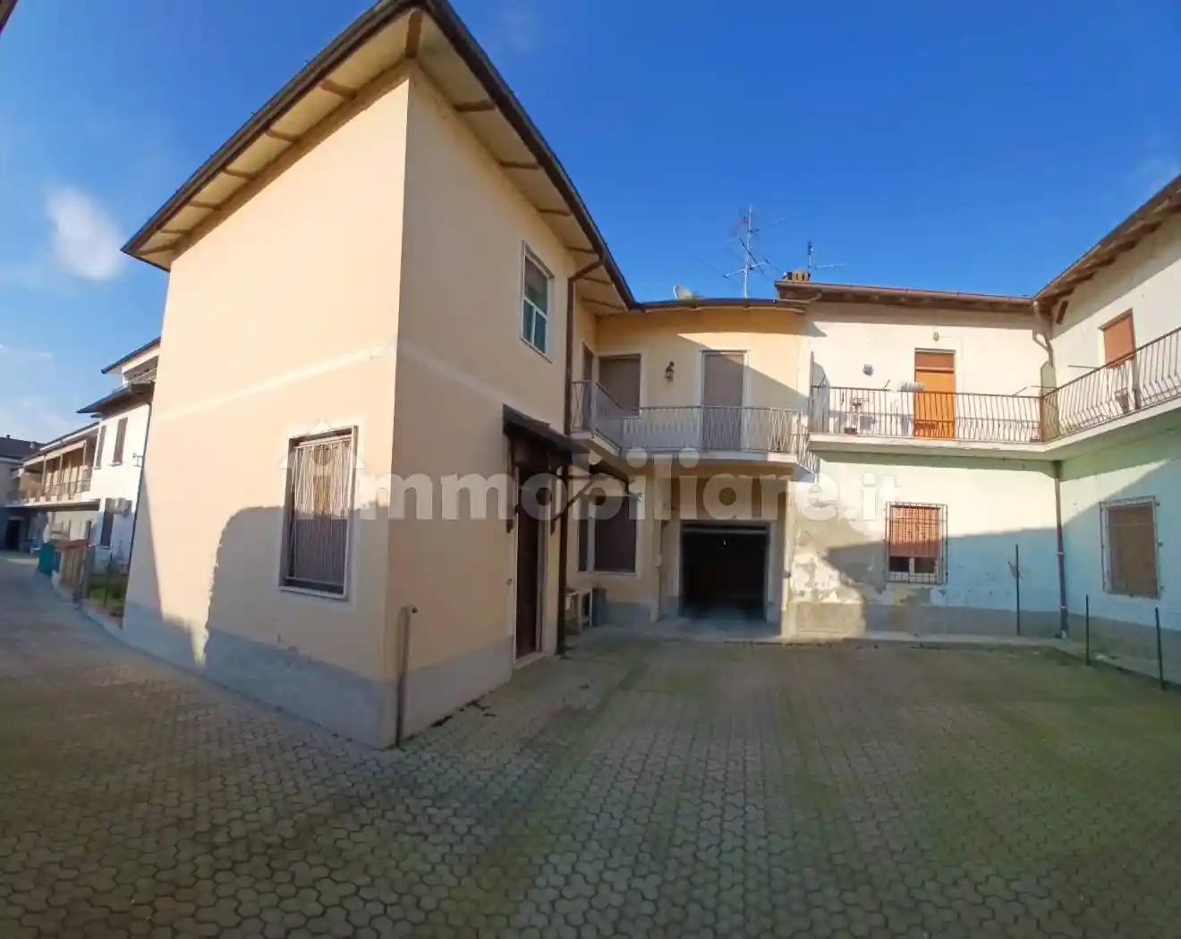 Palazzo - Edificio in vendita a Bascapè