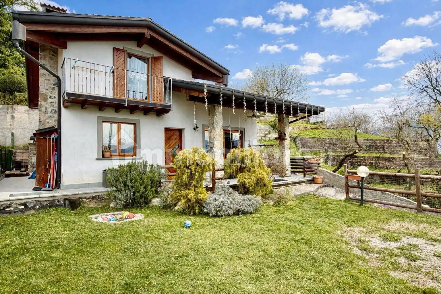 Villa in vendita a Colzate