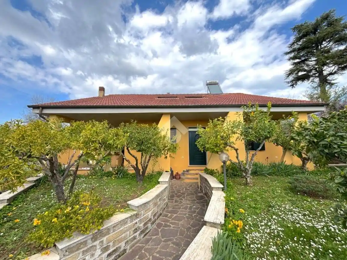 Villa in vendita a Genzano di Roma