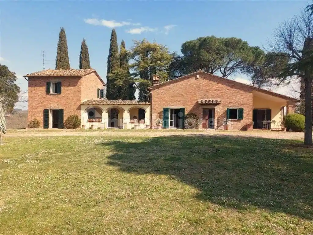 Villa in vendita a Lucignano