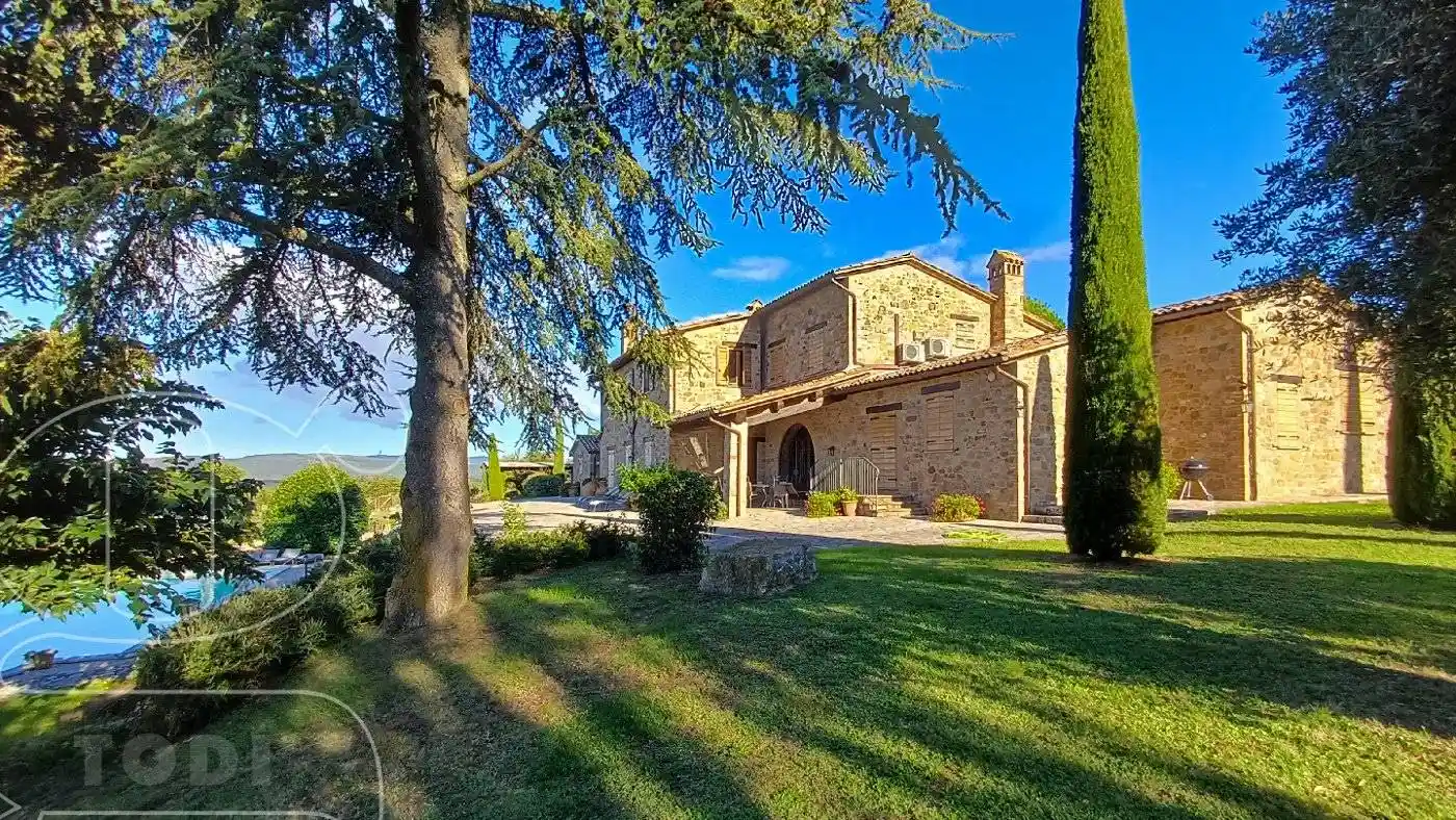 Rustico - Casale in vendita a Todi