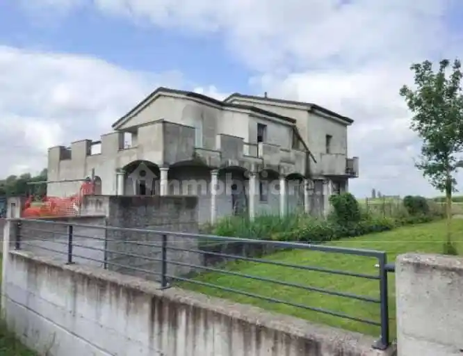 Villa in vendita a Giacciano con Baruchella