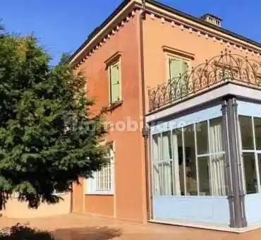 Palazzo - Stabile in vendita a Ferrara