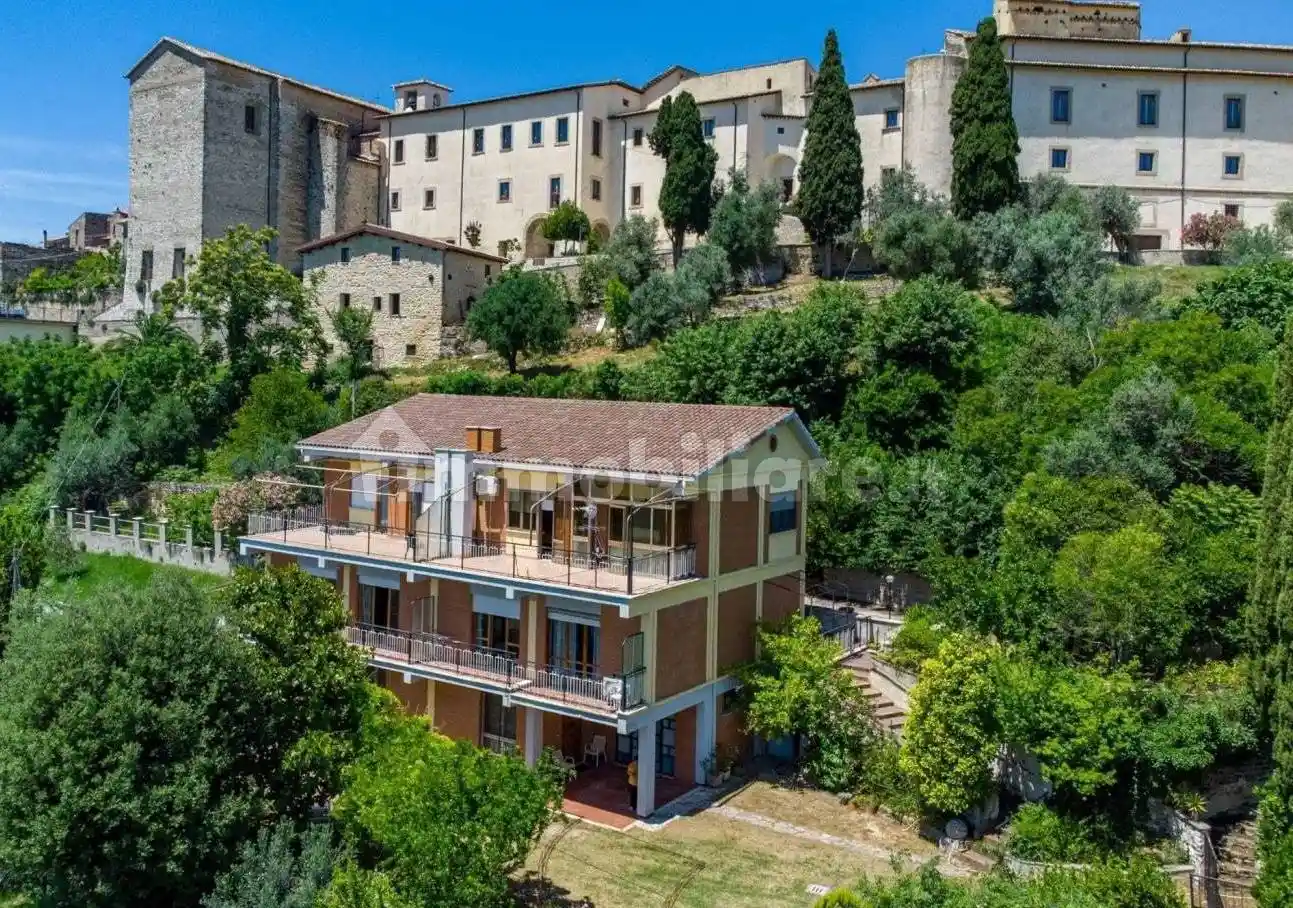 Villa in vendita a Mompeo