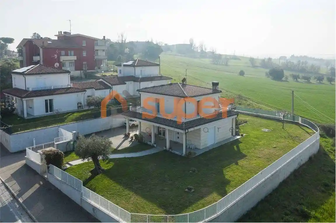 Villa in vendita a San Costanzo