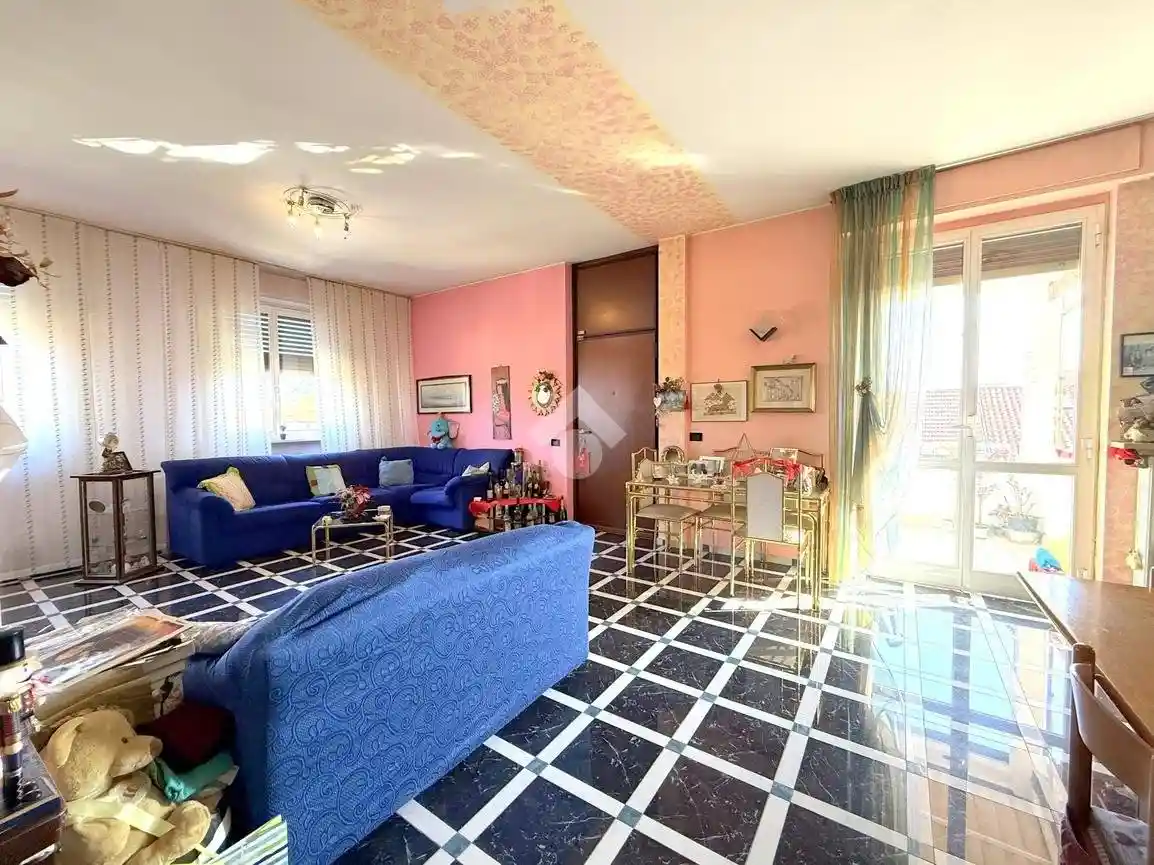 Appartamento in vendita a Caronno Pertusella