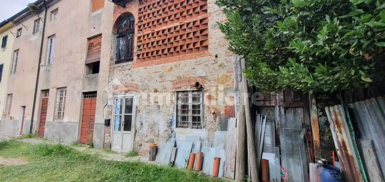Rustico - Casale in vendita a Capannori