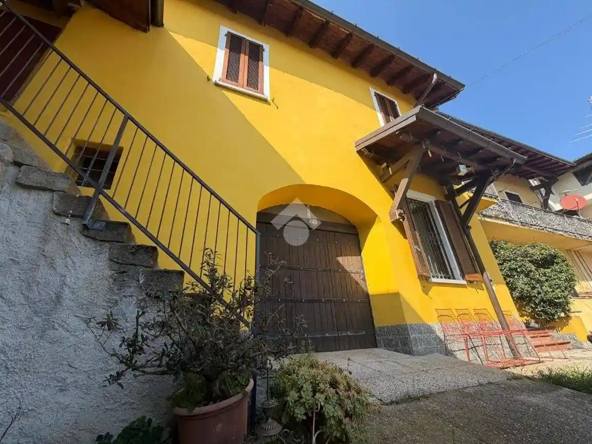 Appartamento in vendita a Lozza