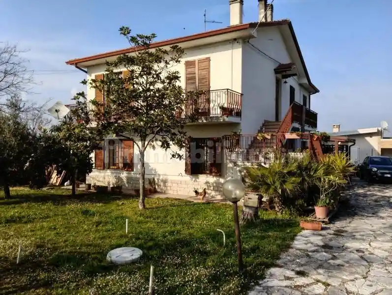 Villa in vendita a Jesi
