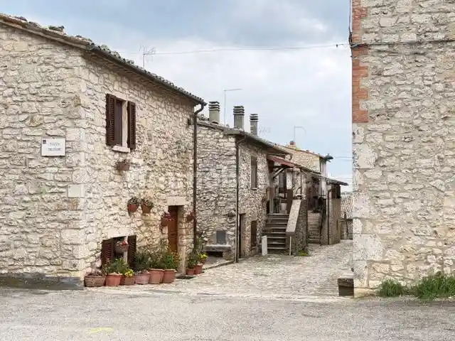 Casa indipendente in vendita a Baschi