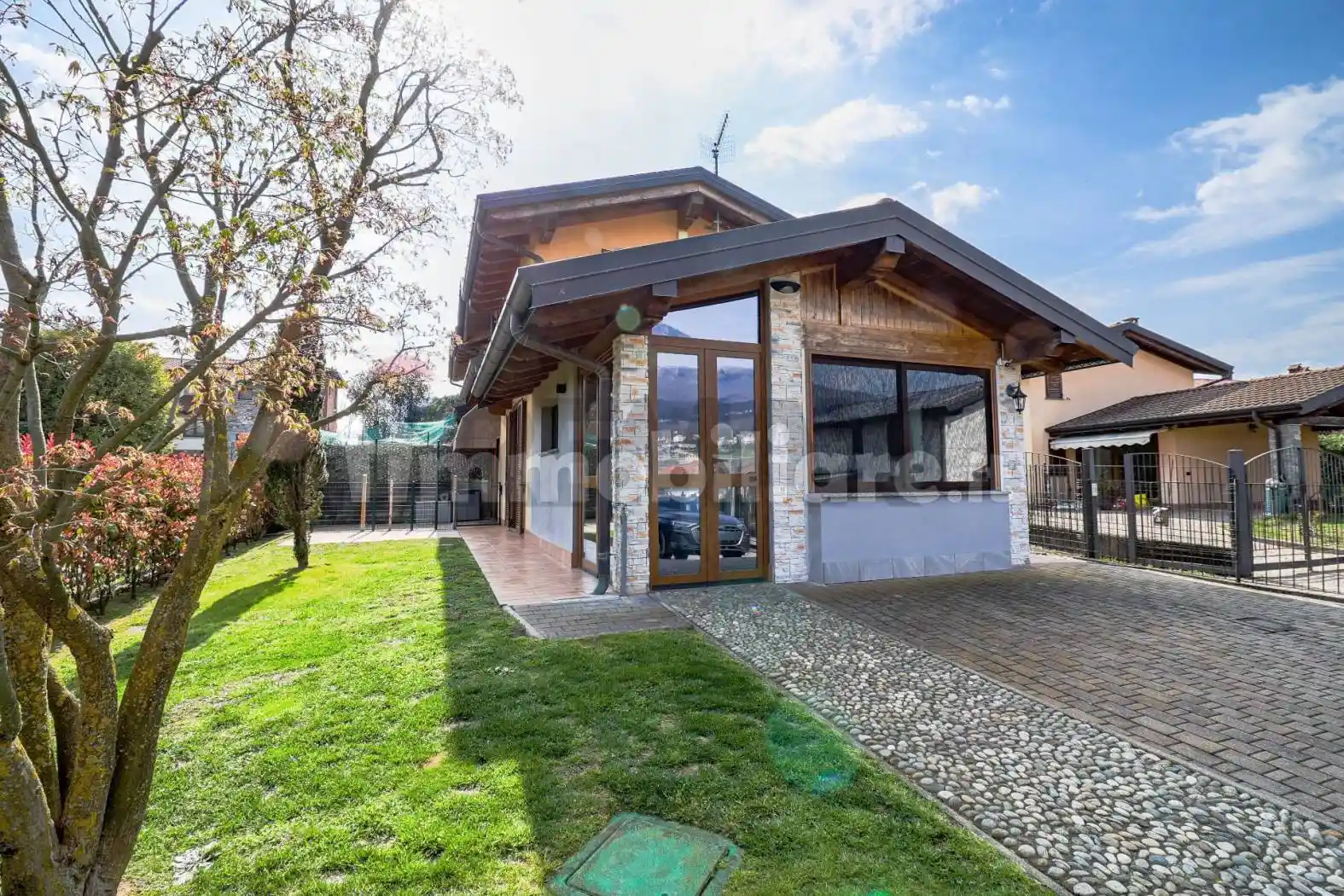 Villa in vendita a Gavirate