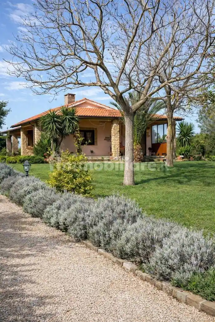 Villa in vendita a Monterosi