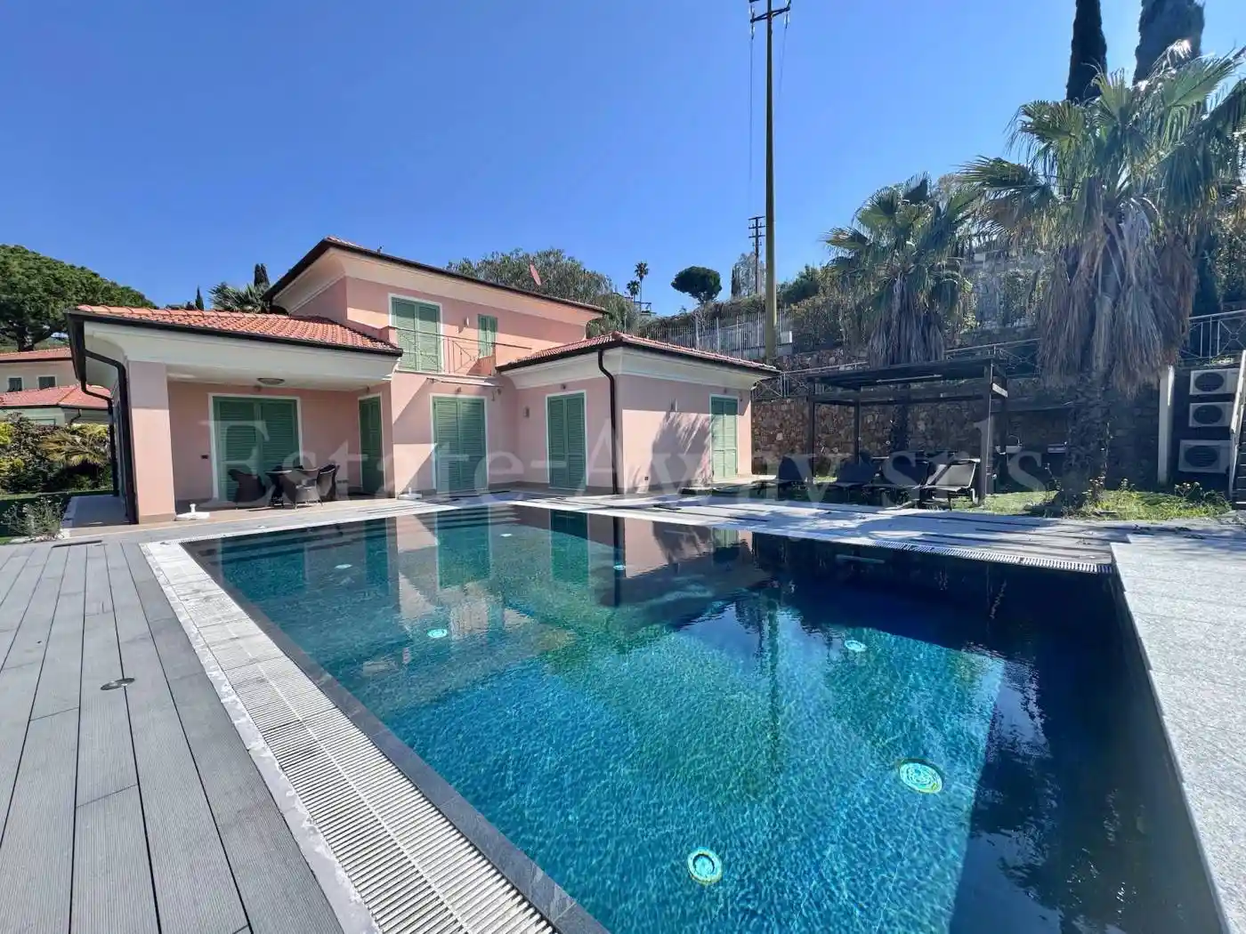 Villa in vendita a Bordighera