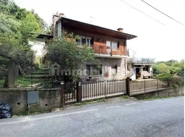 Palazzo - Stabile in vendita a Roasio