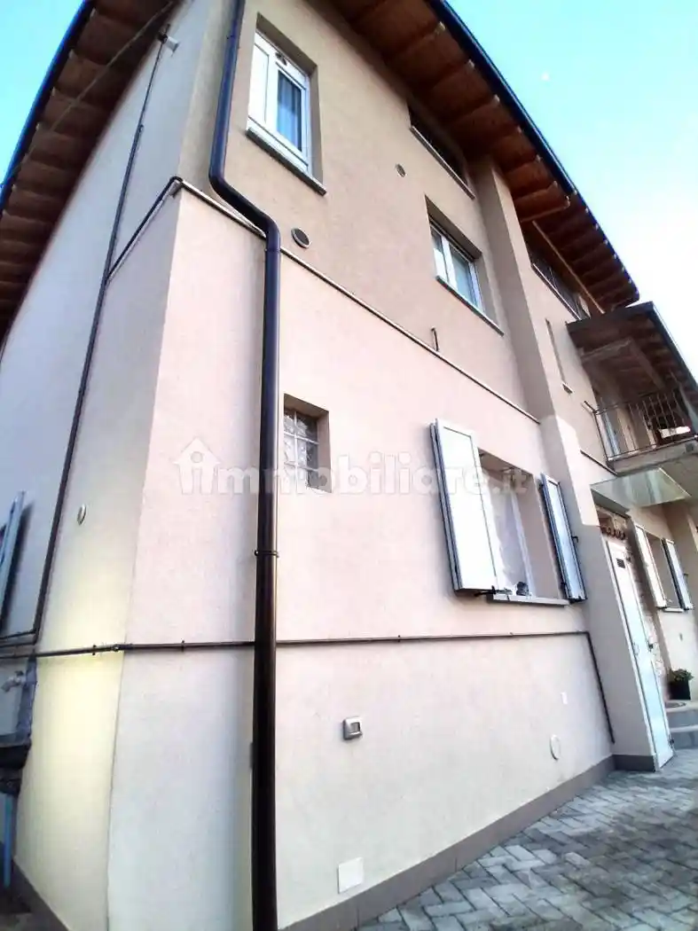 Appartamento in affitto a Pradalunga