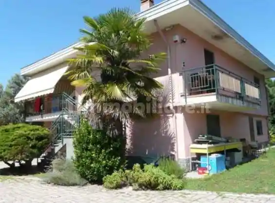 Casa indipendente in vendita a Castelletto Sopra Ticino