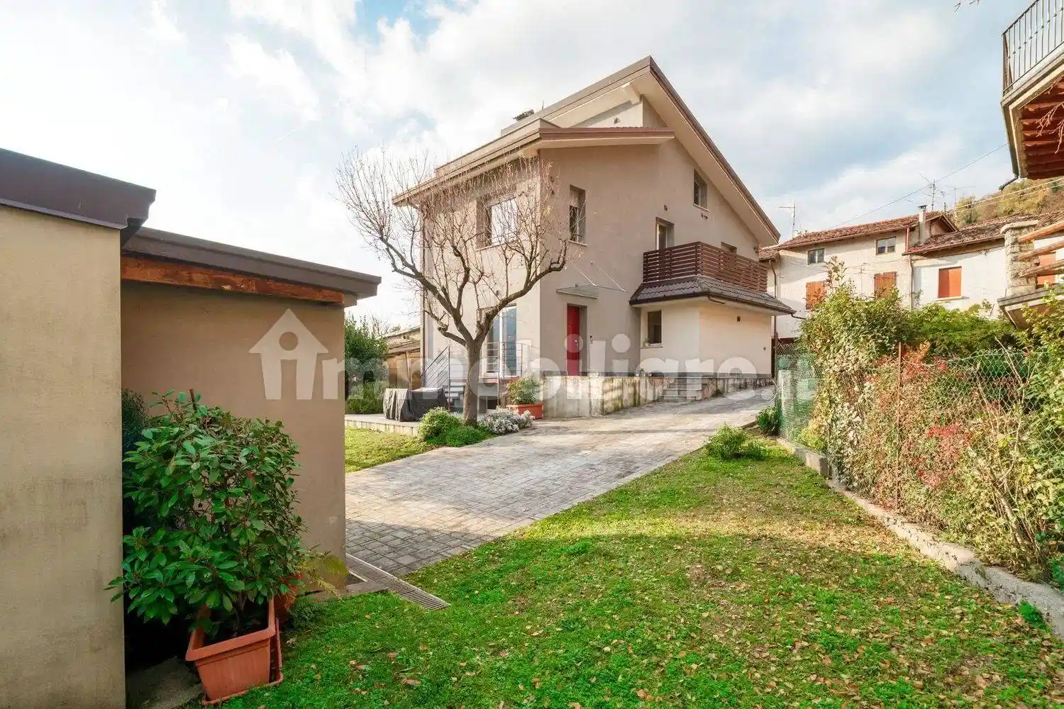 Villa in vendita a Nave