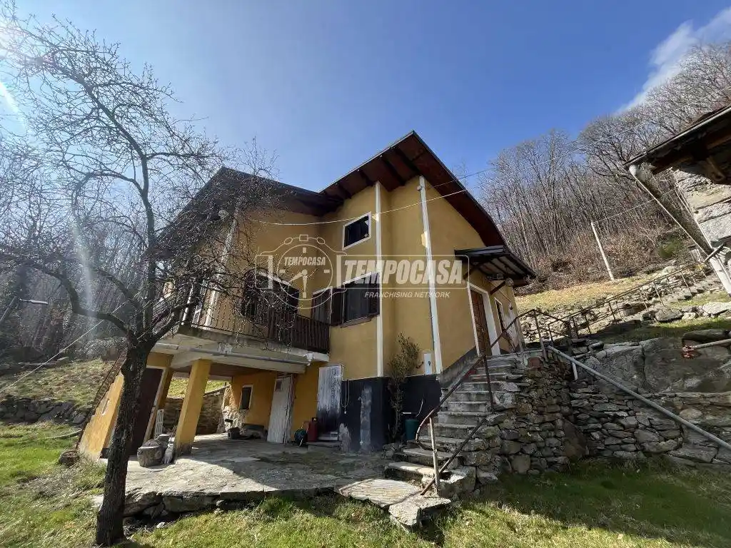 Casa indipendente in vendita a Pont-Canavese