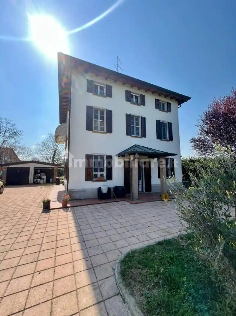 Villa in vendita a Parma