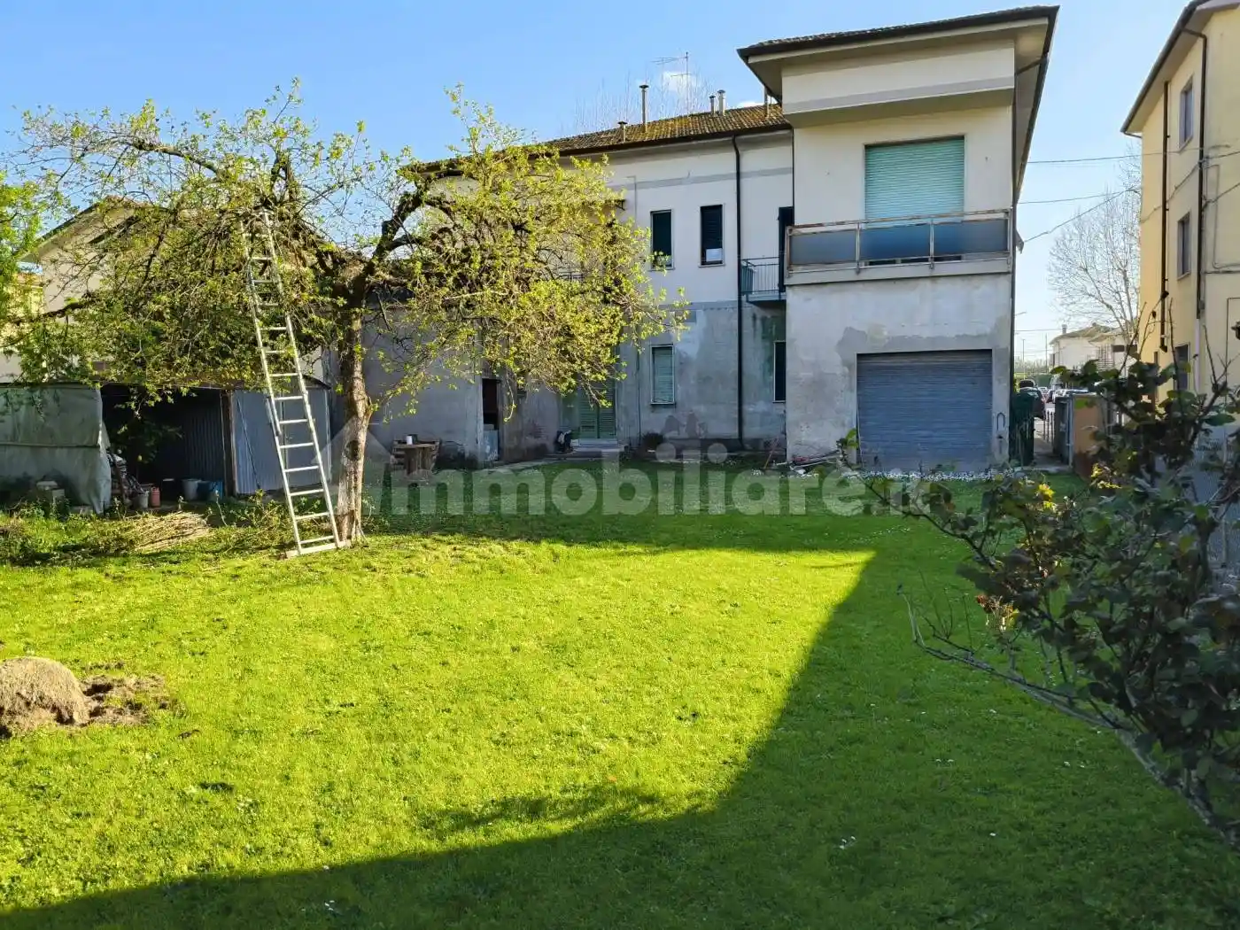 Palazzo - Edificio in vendita a Vecchiano