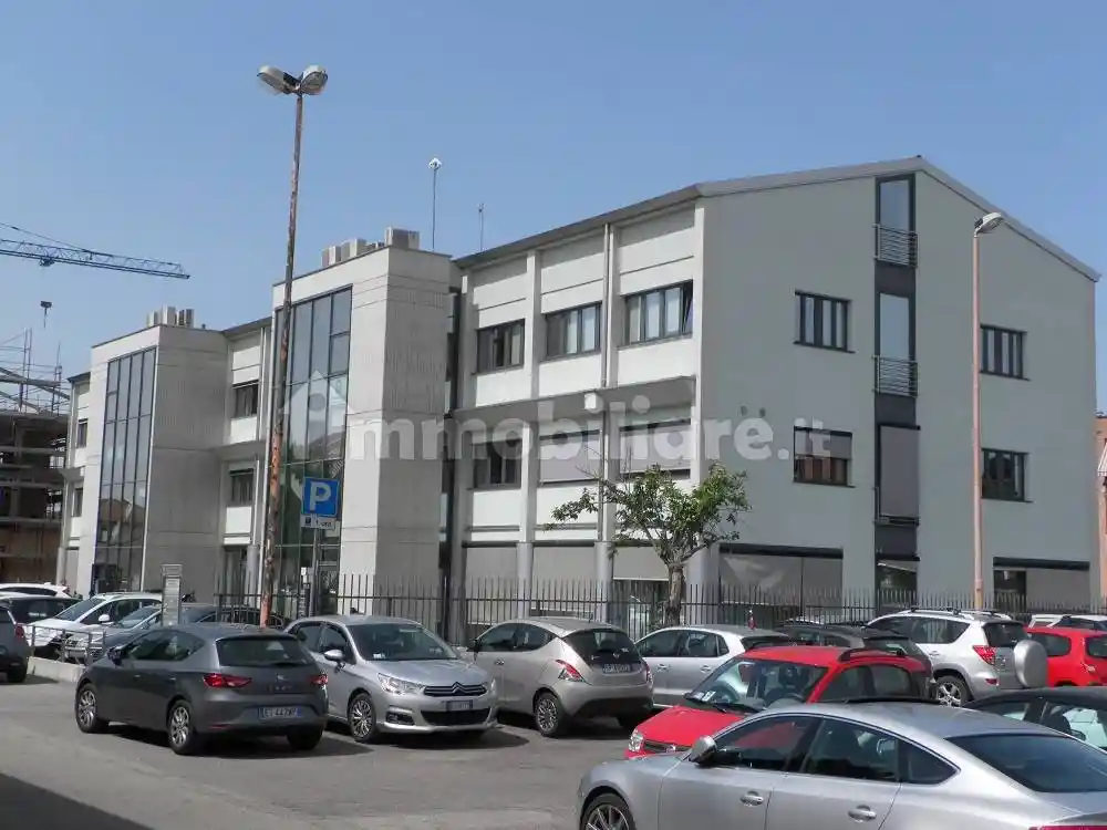 Palazzo - Edificio in vendita a Alba